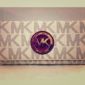 Micheal kors wallet