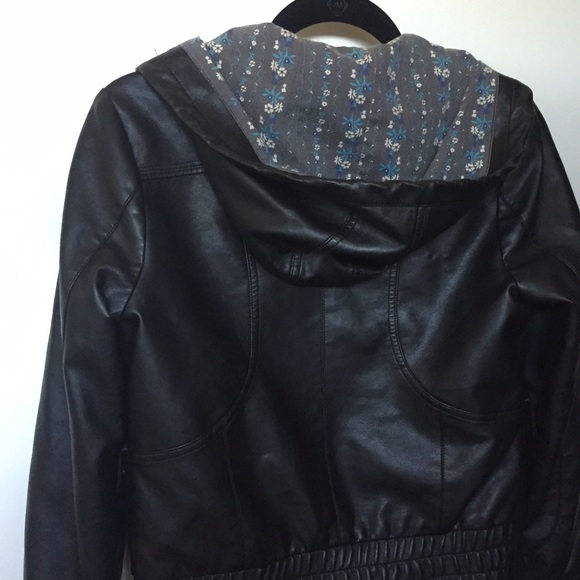 Leather jacket - Picture 2 of 3