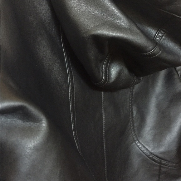Leather jacket - Picture 3 of 3