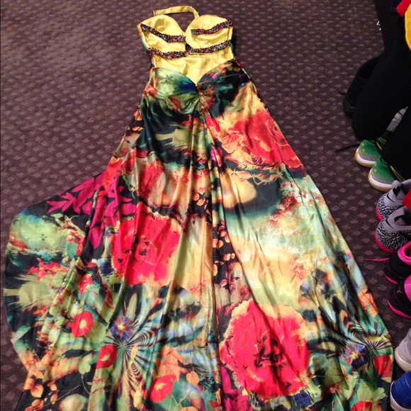 Beautiful prom dress only worn once - Picture 3 of 3