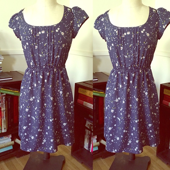 Blue short sleeve dress with Daisy print pattern - Picture 1 of 3