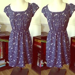 Blue short sleeve dress with Daisy print pattern