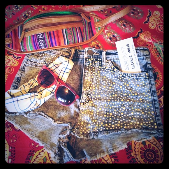 High-wasted Festival Shorts - Picture 5 of 8