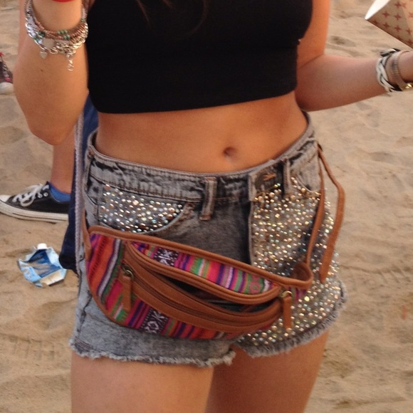 High-wasted Festival Shorts - Picture 6 of 8