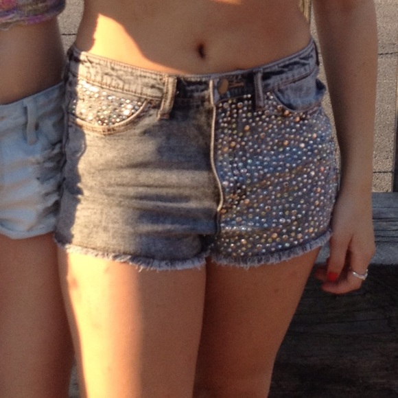 High-wasted Festival Shorts - Picture 7 of 8