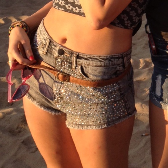 High-wasted Festival Shorts - Picture 8 of 8