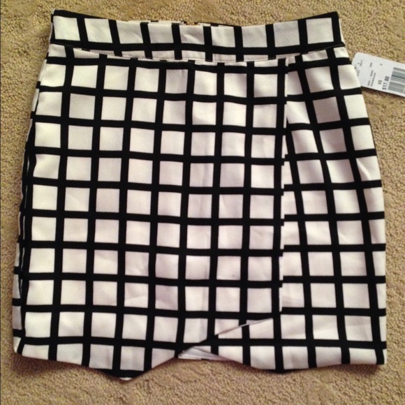 nwt forever 21 black and white grid skirt