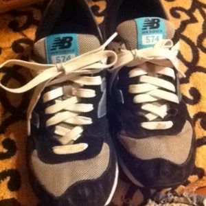 New balance tennis shoes