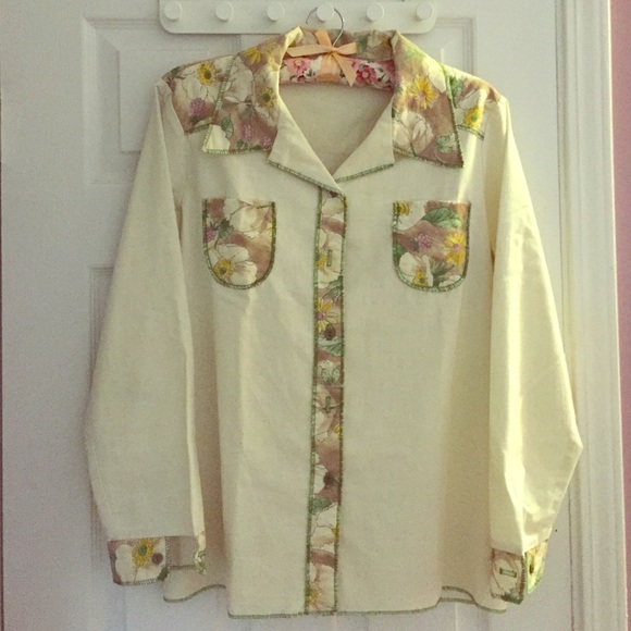 💐 Vintage Button Up