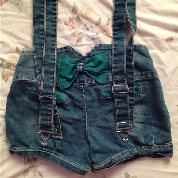 denim bow shorts with attachable suspenders