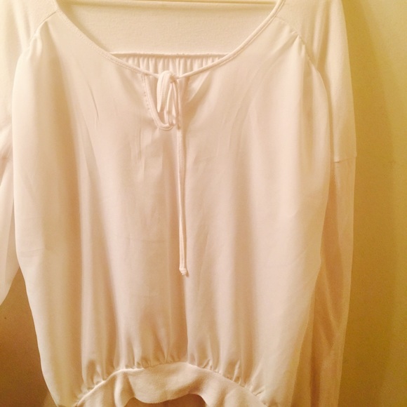 Long sleeve cotton top.