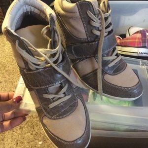 Wedge shoes light brown ish and tan