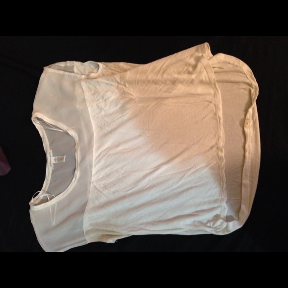White top with sheet shoulders - Picture 2 of 3