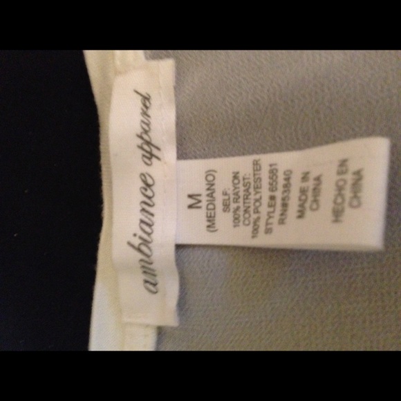 White top with sheet shoulders - Picture 3 of 3