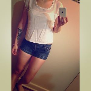 White top with sheet shoulders