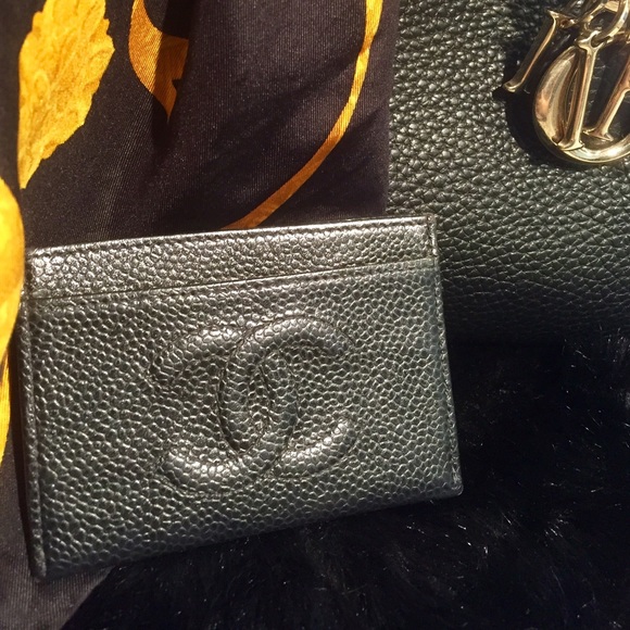*SOLD* Chanel card holder caviar