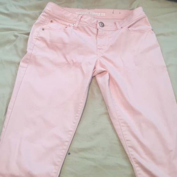 Cute light pink skinny jeans!
