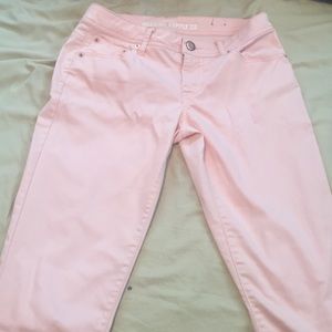 Cute light pink skinny jeans!