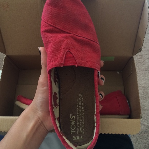 Red classic TOMS - Picture 2 of 2
