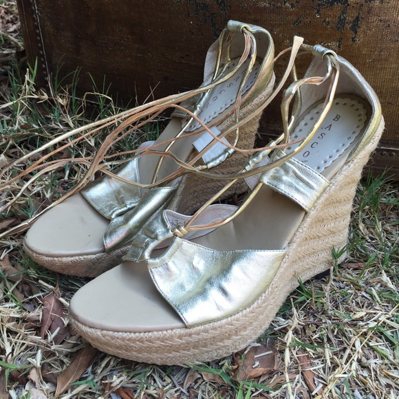 Awesome golden wedges!💗🎉💥