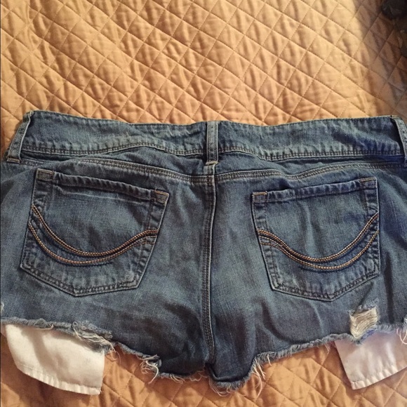 Shorts - Picture 3 of 4