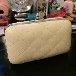 ✨BEAUTIFUL CREAM CLUTH! 👌🏽✨