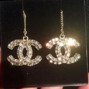 *SOLD* Chanel CC crystal drop earrings. 😍😍