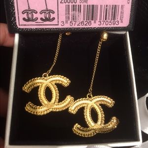 *Authentic* Chanel CC gold drop earrings 😍😍