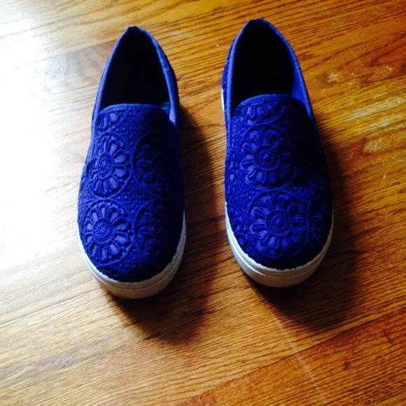 Shoes - Picture 2 of 3