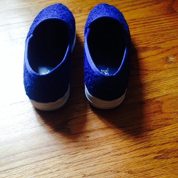Shoes - Picture 3 of 3