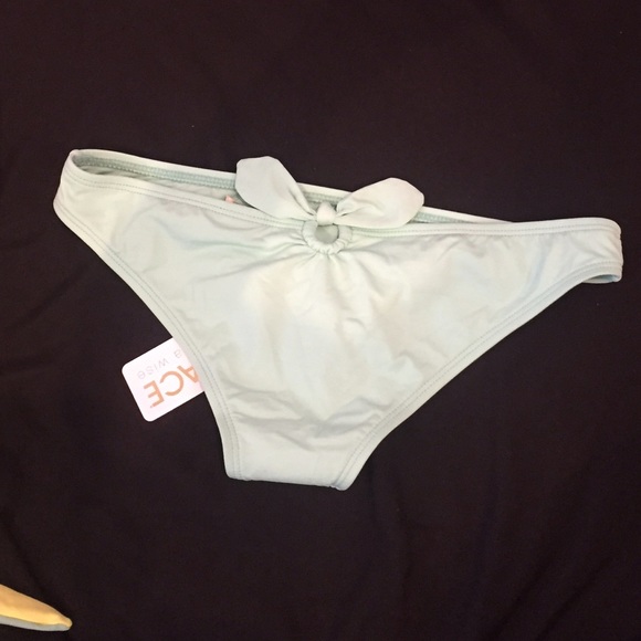 L Space bikini bottoms - Picture 2 of 3