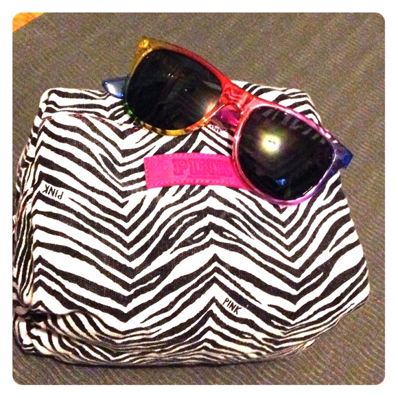 💥Limited Edition💥PINK glasses and makeup bag!!!