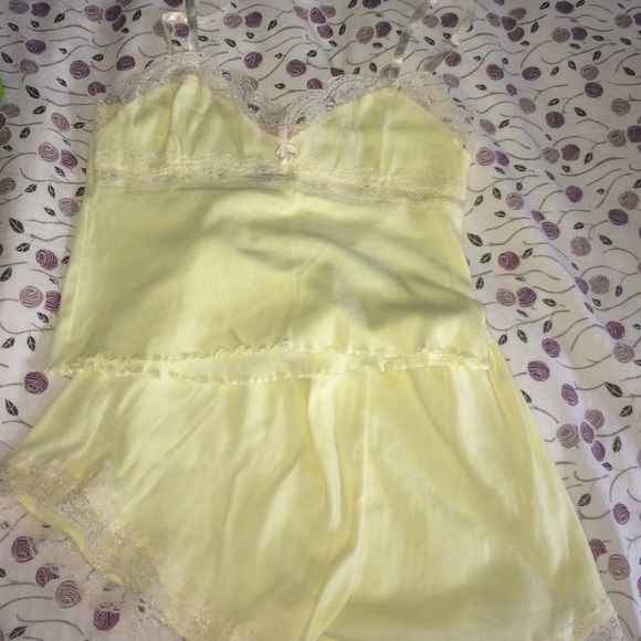 Never Worn Yellow Sleep Set - Size Small