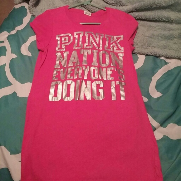 Vs pink t-shirt medium