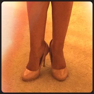Victoria's Secret 4" Blush Round Toe Pumps