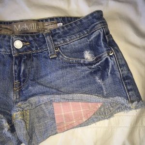 POCKET PEEK DENIM SHORTS
