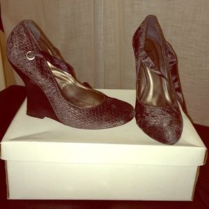 BCBG Steel grey velvet snake/satin bow wedges