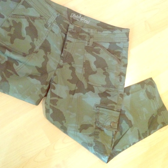 Faded Glory Camo Capri Brand New