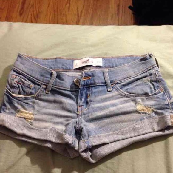 🚫SOLD-Hollister size 0 (24) light distressed