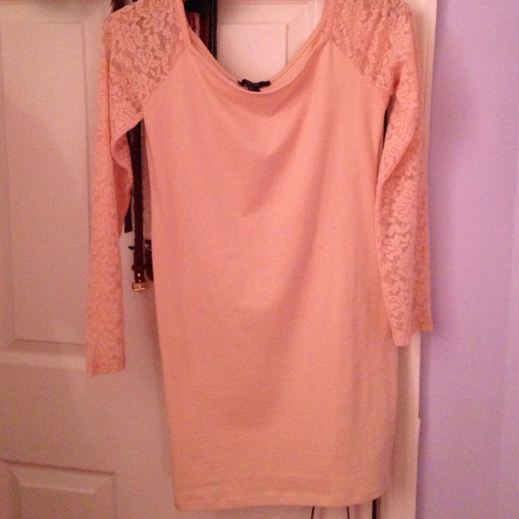 Body con dress with lace detail!