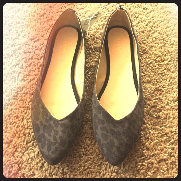 SOLD📍🚫🚫. Grey leopard pointed flats - Picture 1 of 4