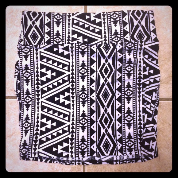 Charlotte Russe Black & White Aztec skirt