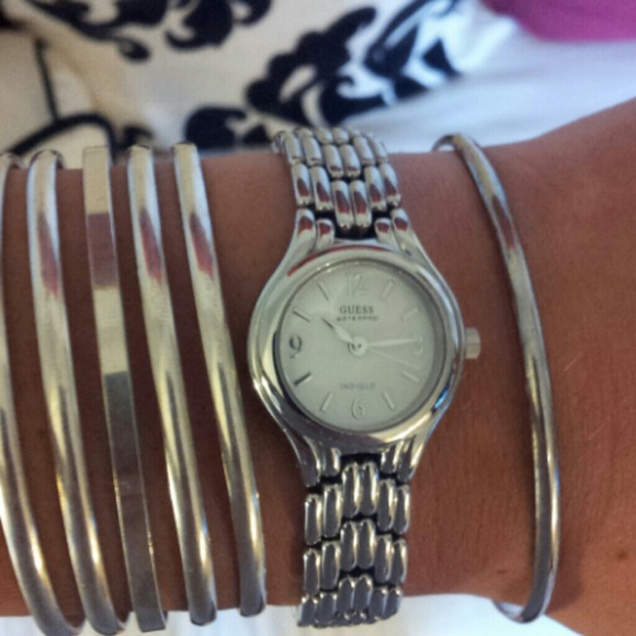 Beautiful stainless guess - Picture 1 of 4