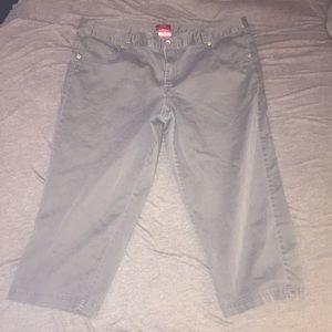 Women's gray size 16 Jean capris