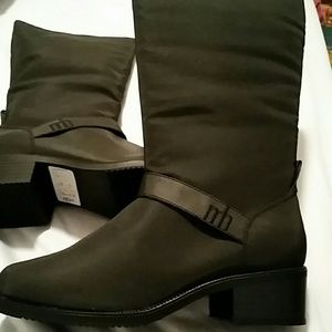 Sz 8.5 All weather Calf boots