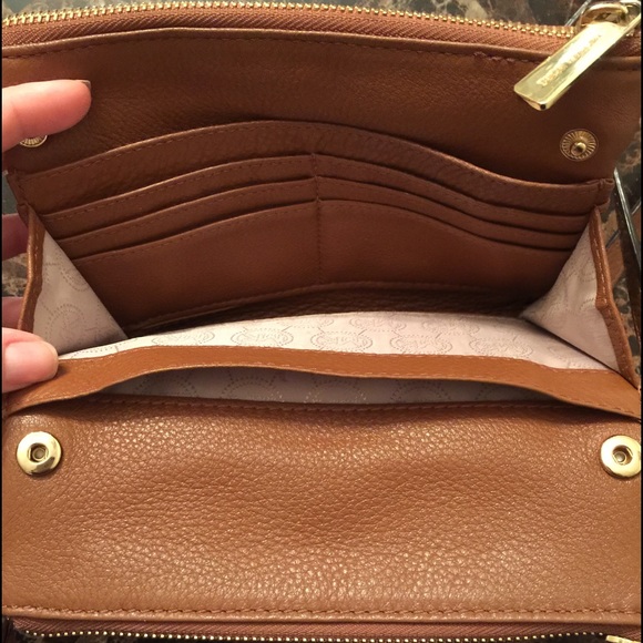 🚫SOLD🚫Michael Kors Fulton Cross-Body - Picture 3 of 4