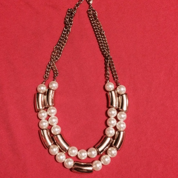 Forever 21 pearl and gold necklace