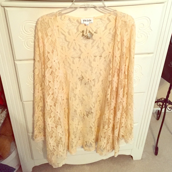 Cream lace kimono