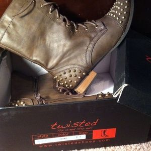 Shoes,very low price !