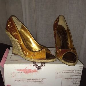 Hype floral wedges